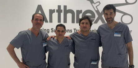 El Dr. Juan Ribera del equipo de Traumatología de Viamed Santa Ángela de la Cruz instructor del ARTHREX en Munich 2022
