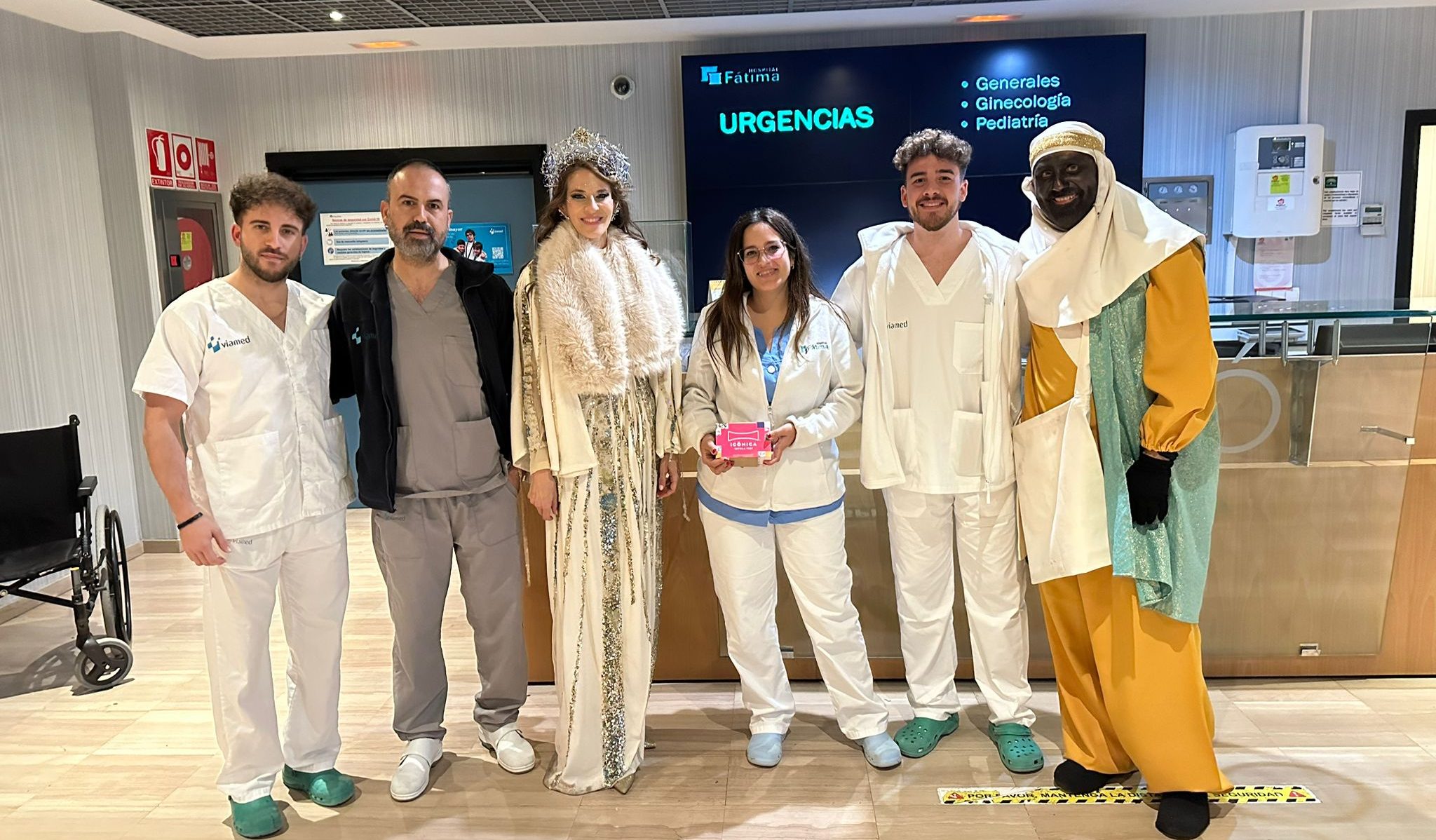 La Estrella de la Ilusión de la Cabalgata de Reyes visitó los hospitales de Sevilla la noche de Reyes.