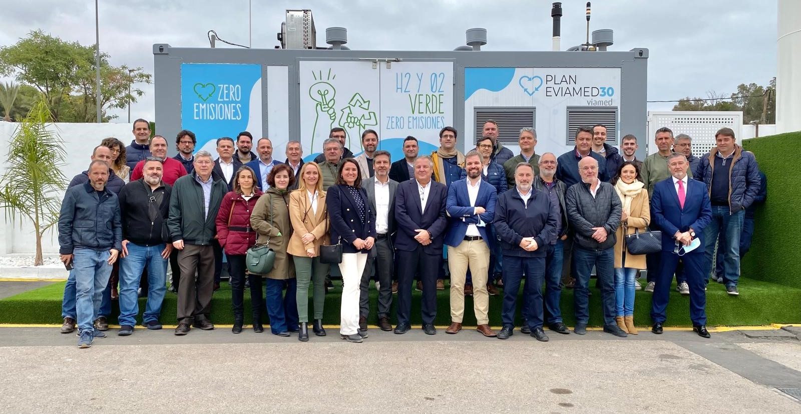 Los responsables de infraestructuras y mantenimiento de la Consejería de Salud y del Servicio Murciano de Salud visitan la innovadora planta de Hidrógeno Verde de Viamed San José