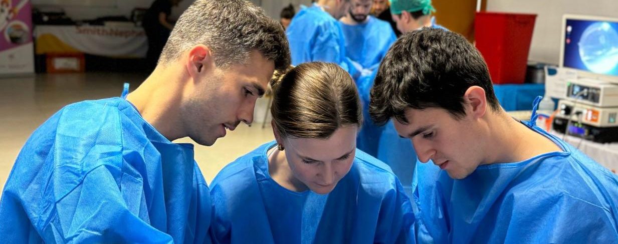 El Dr. Amestoy, COT experto en Artroscopia de rodilla del Hospital Viamed Los Manzanos, interviene en dos Cursos sobre Cirugía de rodilla en al UPV