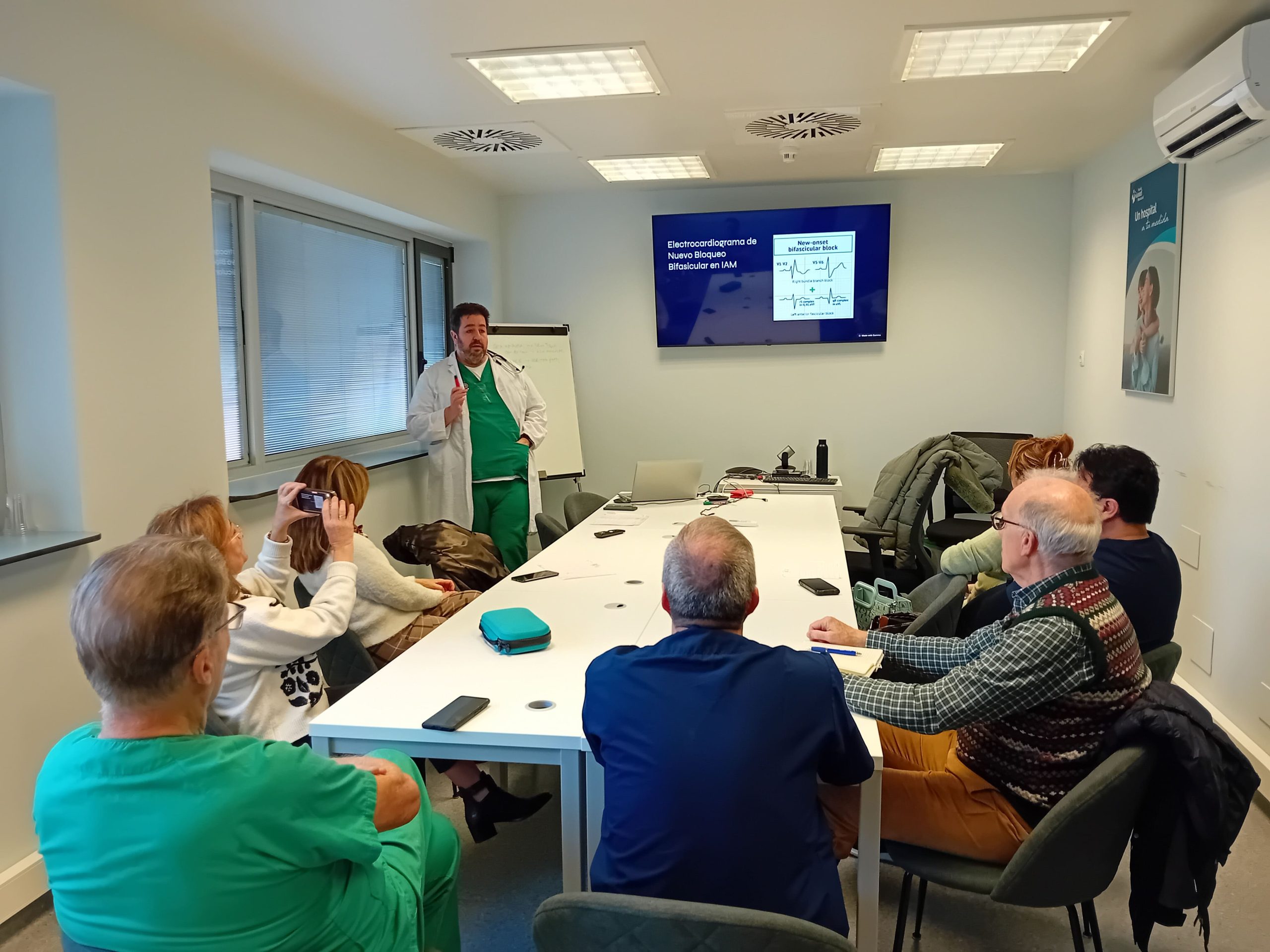 Los médicos de Urgencias de Viamed Montecanal se forman en la detección de la cardiopatía isquémica