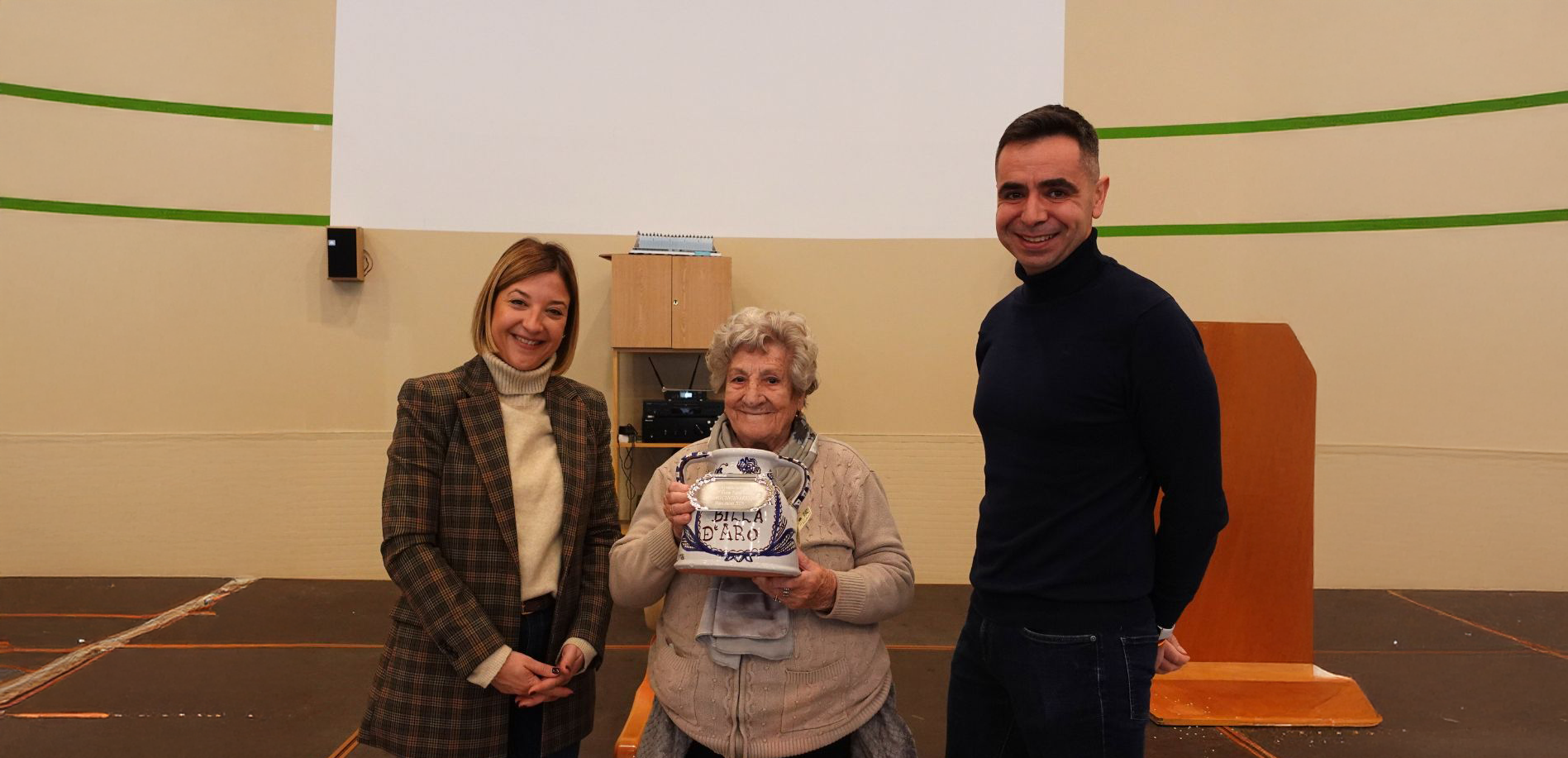 El Ayuntamiento de Haro reconoce a Elena, una residente centenaria de Viamed Los Jazmines