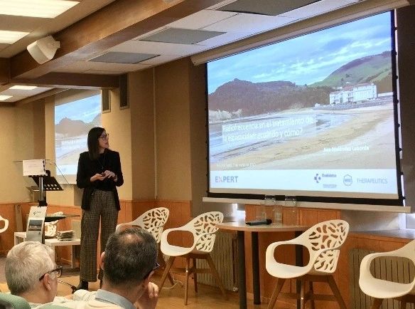 Los expertos en rehabilitacion del Hospital Viamed Los Manzanos, Ana Meléndez y Alfredo Rodríguez  exponen en el curso sobre espasticidad para expertos ,celebrado en Vizcaya, su técnica pionera, la crioneurolisis.