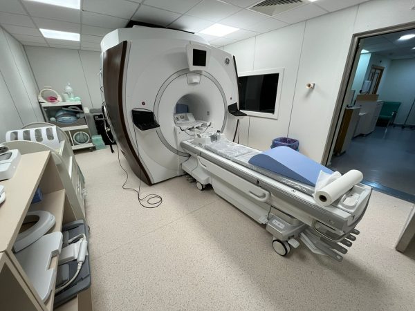 El Hospital Viamed San José incorpora la más alta tecnología con una  resonancia magnética con inteligencia artificial que mejora la precisión diagnóstica y la experiencia del paciente