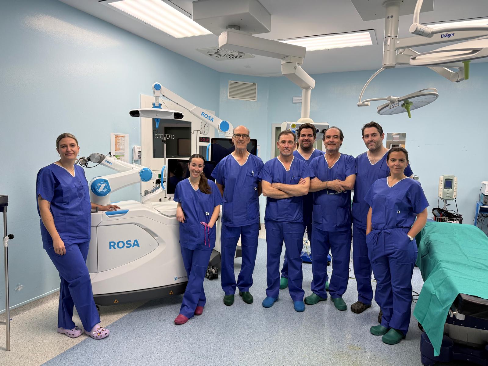Operación pionera en Sevilla: la cirugía robótica llega a las prótesis de rodilla y cadera en el hospital Viamed Santa Ángela de la Cruz