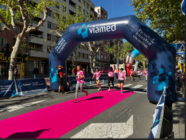 Viamed Alxen se viste de rosa en la XI Carrera de la Mujer por la Investigación