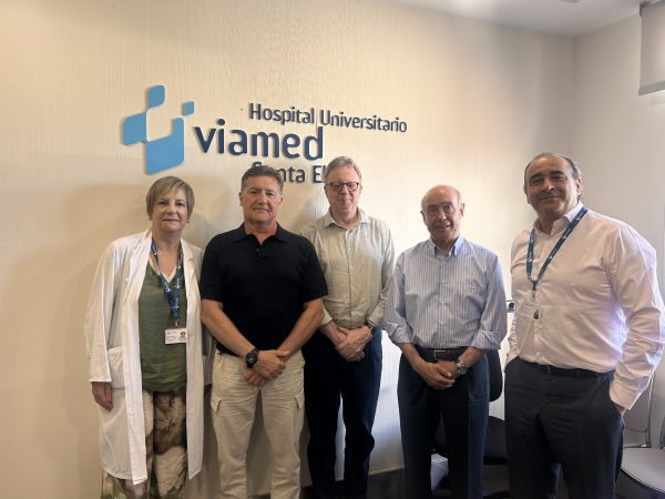 ANCAP visita el Hospital Universitario Viamed Santa Elena para conocer el abordaje integral del cáncer de próstata