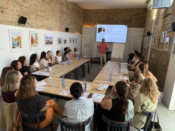 Cádiz acoge la primera formación del programa ASISTIR para enfermeras y auxiliares de Viamed