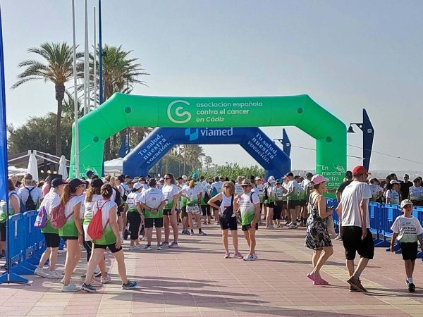 Viamed Cádiz participa en la Marcha contra el Cáncer de Chiclana