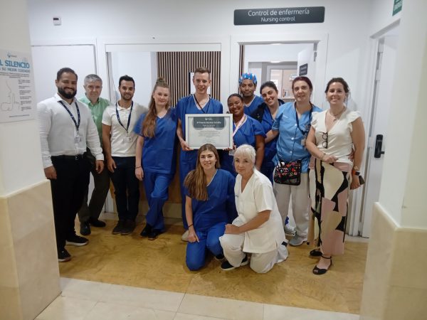 Fuensanta reconoce al equipo de Hospitalización con el V Premio Servicio Estrella