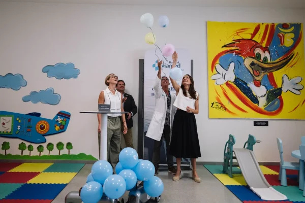 Viamed Tarragona estrena un nuevo espacio en su Unidad de Pediatría Integral de la mano de la Fundación PortAventura: “El Racó de l’Aventura”